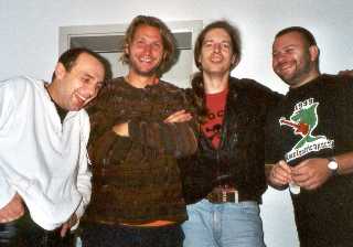 Yellowhouse, mit Matze Pfund (r.) in einem hamburger Hotel nach dem Auftritt im Marquee 08.09.2001